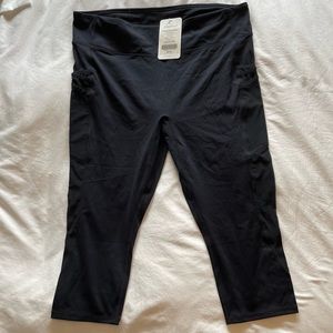 Black Mid rise Mesh capri leggings with pockets